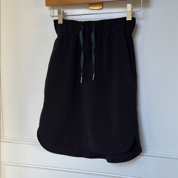 Lululemon On The Fly Skirt 21" Inch Luxtreme In Black Color Womens Size 2 - Picture 3 of 10